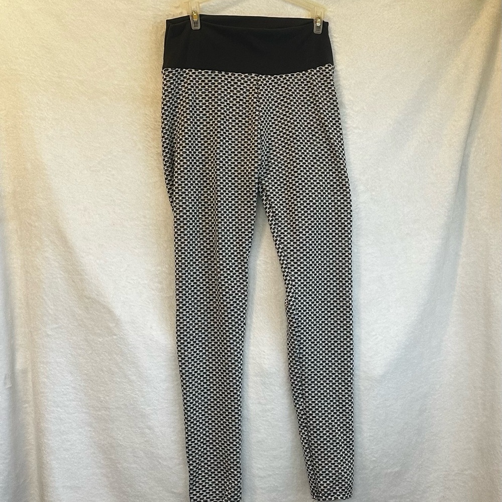 #1103 These are the leggings with butt lift, size large
